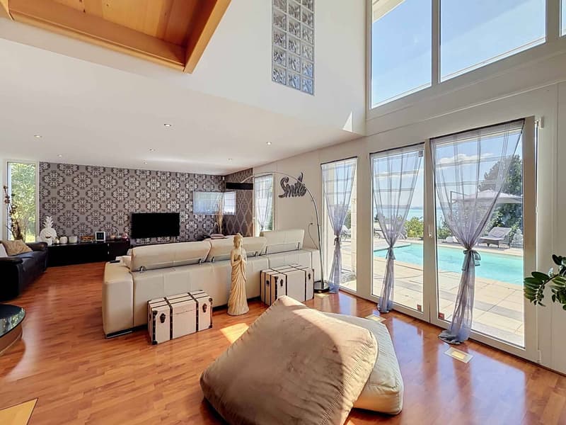 Un écrin contemporain face au lac, où luxe, lumière et sérénité ne font qu'un (2)