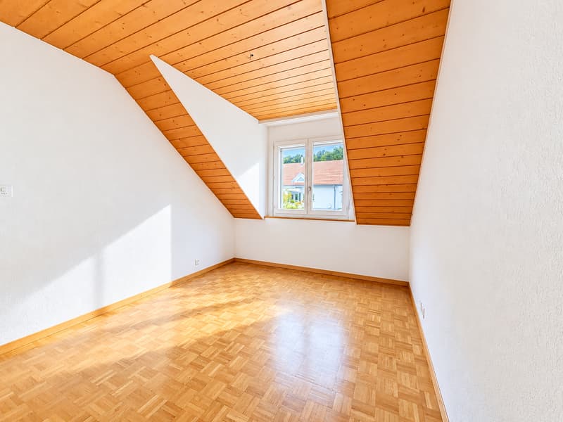 Duplex de caractère au charme authentique et au beau potentiel (6)