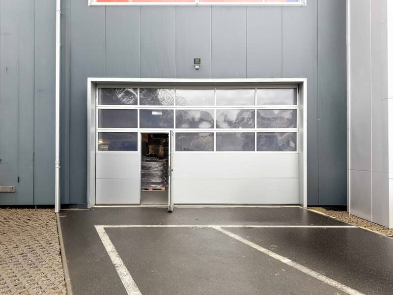 Magnificent artisanal area of 505m2 on one level (2)