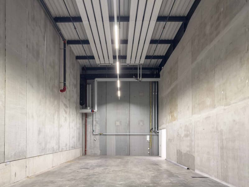 For Sale: 3 Modern Industrial Surfaces in Vernier (5)