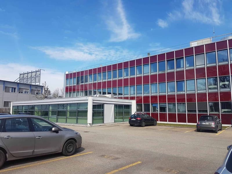 Bureaux 126m2 à deux pas de laéroport (1)