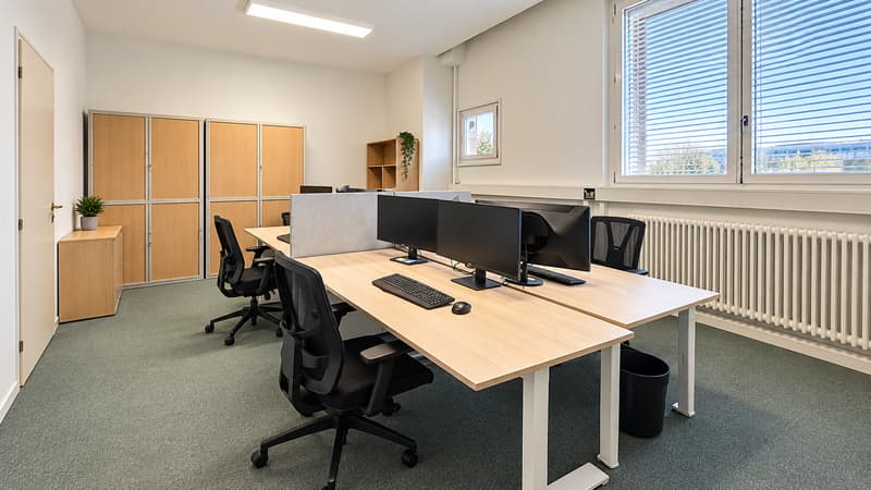Bureau de 95m2 aux Acacias (1)