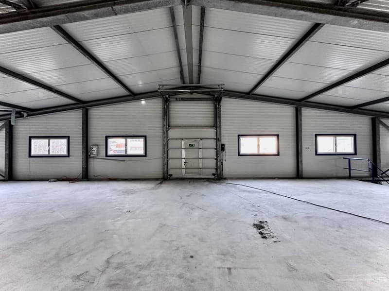Industrial hall of 2350 m2 for sale in Sion region (3)