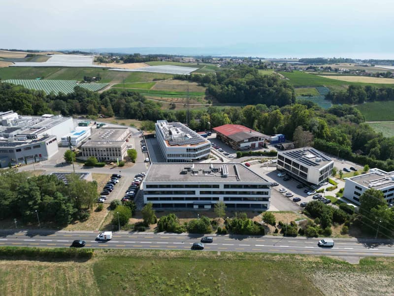 LAKE CENTRE - Un rez-de-chaussée prêt pour votre production alimentaire (1)
