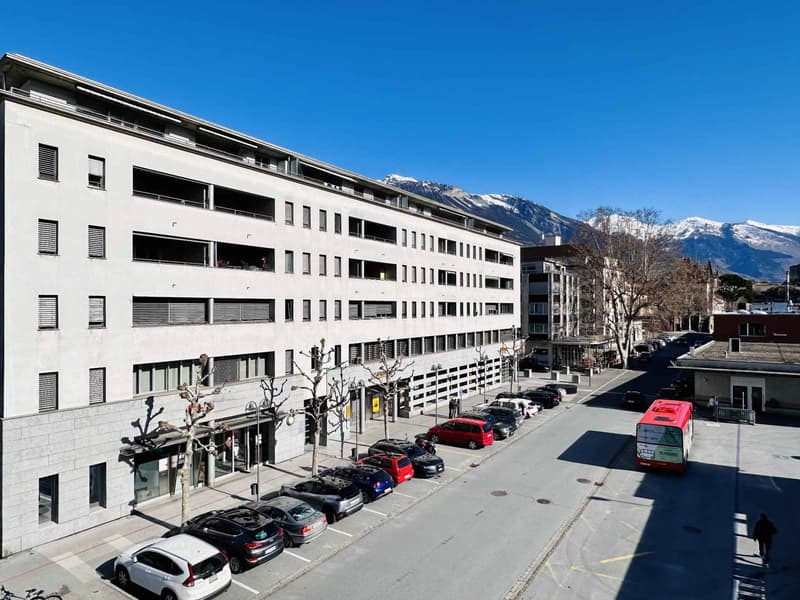 Arcade de 177 m2 idéalement située en face de la gare de Sierre (1)