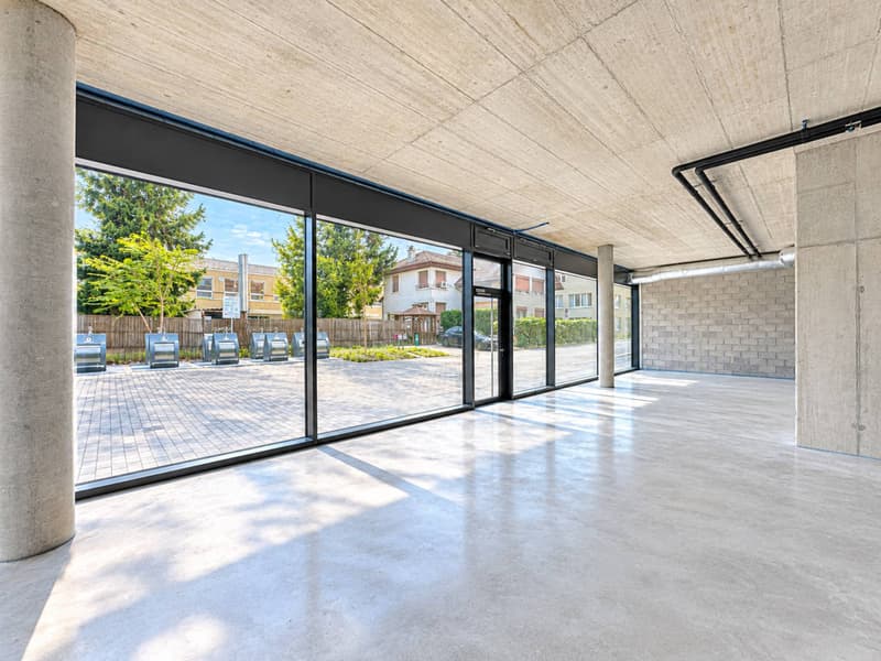 À LOUER | 200 m² DESPACE COMMERCIAL NEUF (8)