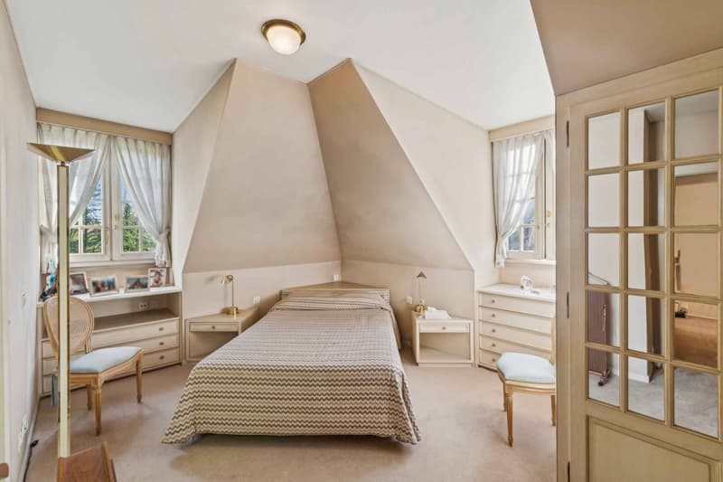 Prestigious property in a quiet location, just two steps from the city center (6)