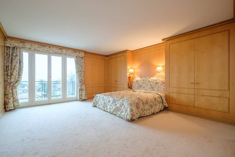Spacious master house divided into 2 apartments with lake view (9)
