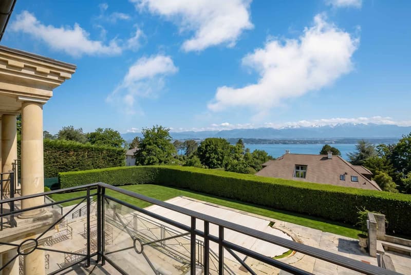 Vaste maison de maître divisée en 2 logements avec vue lac (11)
