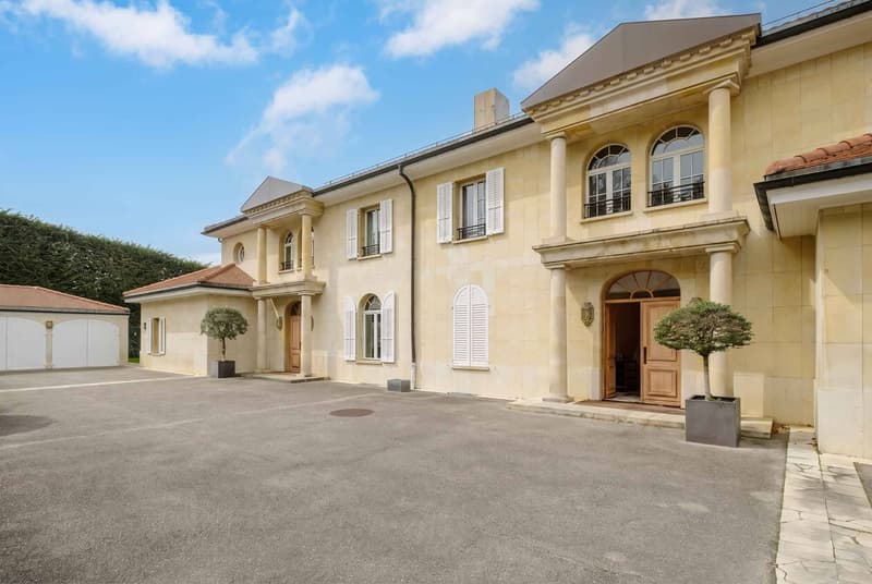 Vaste maison de maître divisée en 2 logements avec vue lac (3)