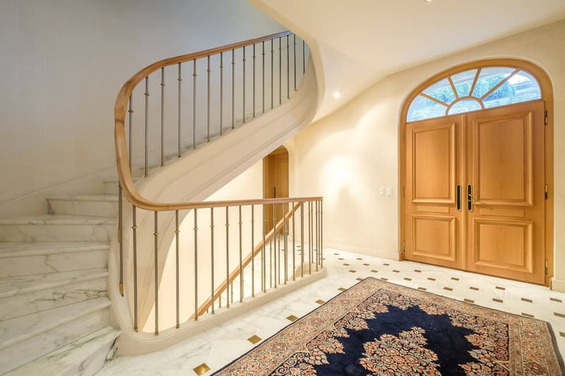 Spacious master house divided into 2 apartments with lake view (8)