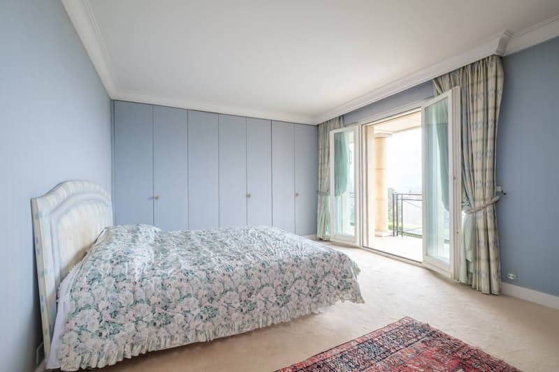 Spacious master house divided into 2 apartments with lake view (10)