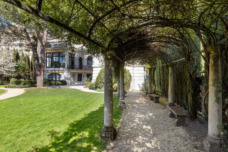 Perle architecturale au bord du lac (12)