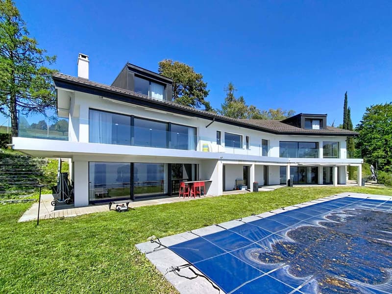 Schönes renoviertes Anwesen mit Pool und atemberaubendem Blick (1)