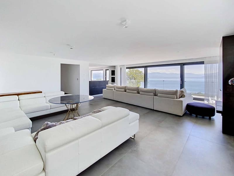 Beautiful renovated property with pool and breathtaking view (4)