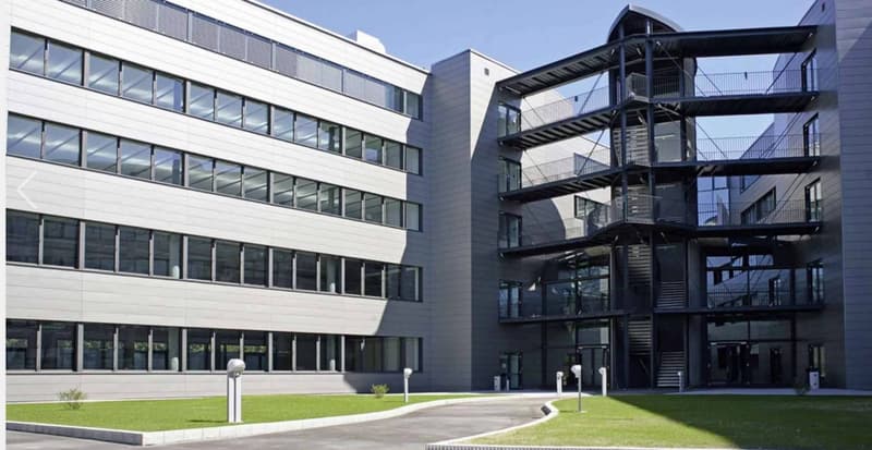 Edificio recente - uffici di 230 m2 completamente attrezzati (2)