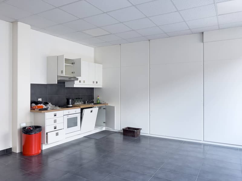 Uffici, locali amministrativi di 400m2 in affitto a Satigny (6)