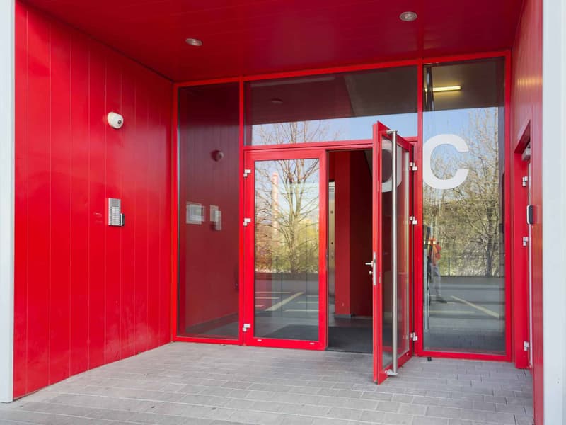 Logistics Warehouse - equipped with racks - access to loading quays (12)
