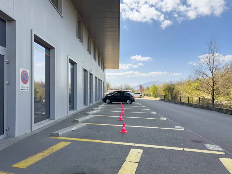 Magnifico magazzino logistico di 1'000m² con banchine di carico (11)