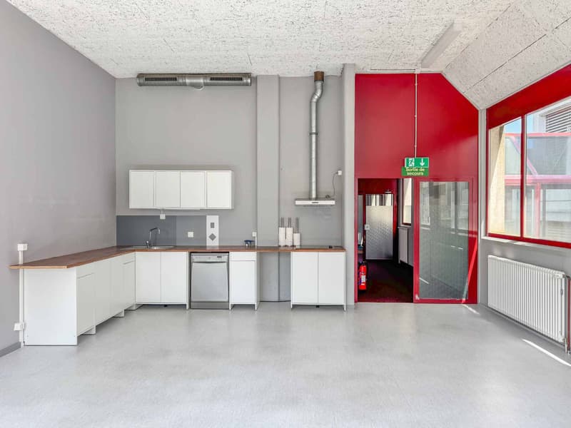 Atelier luminoso di 365 m² a Meyrin (3)