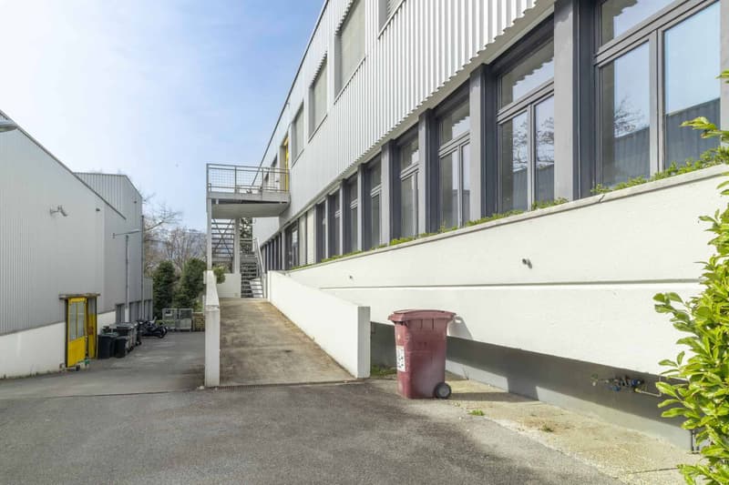 Multi-functional 3-level building in Meyrin (10)