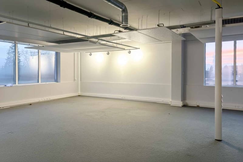 732 m² of workshops and offices in Meyrin (2)