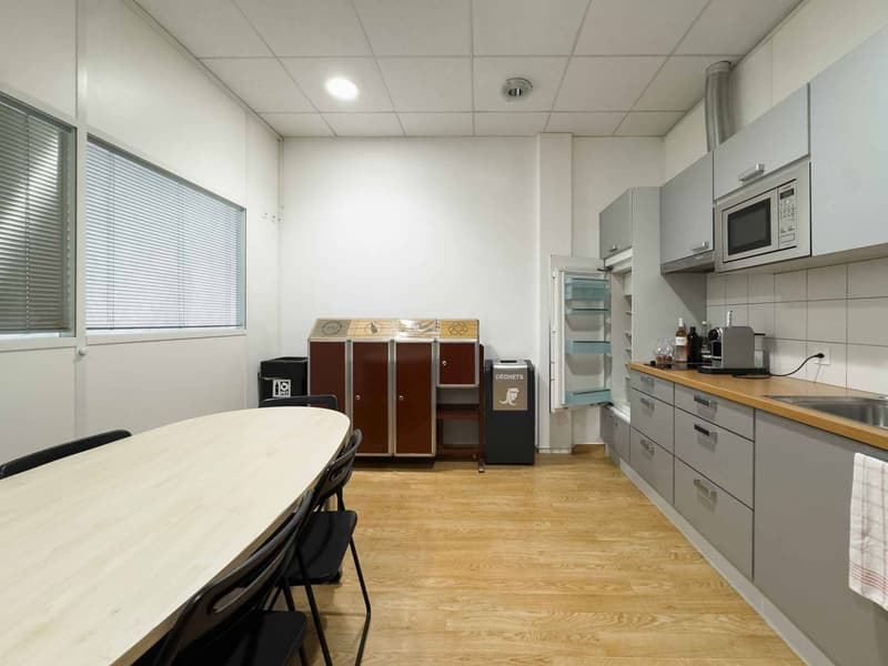 283 m² office on the 1st floor of an industrial building in Lignon (4)