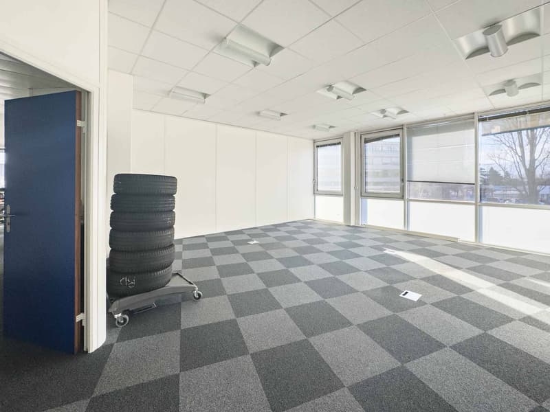 283 m² office on the 1st floor of an industrial building in Lignon (5)