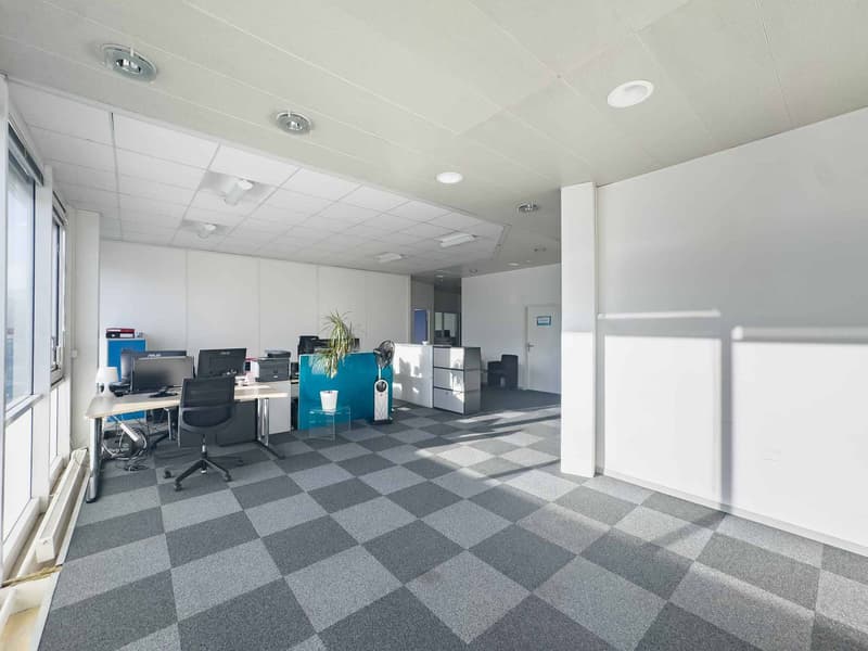 283 m² office on the 1st floor of an industrial building in Lignon (3)