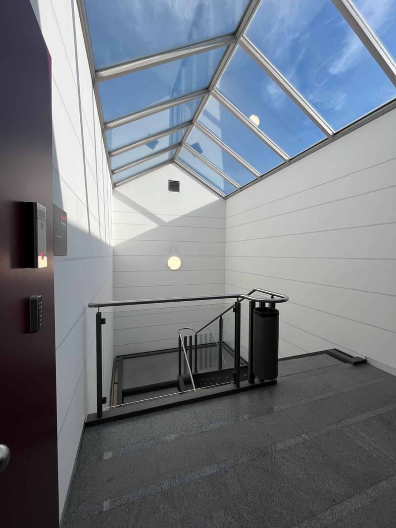 Bright 273m2 offices near the airport and Place des Nations (3)