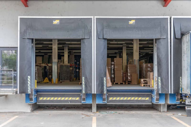 RARE ! Surface de stockage de 389 m² au centre de Genève (3)