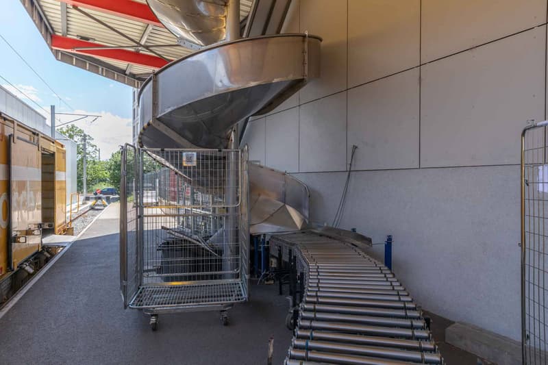 RARE ! Surface de stockage de 500 m² au centre de Genève (10)