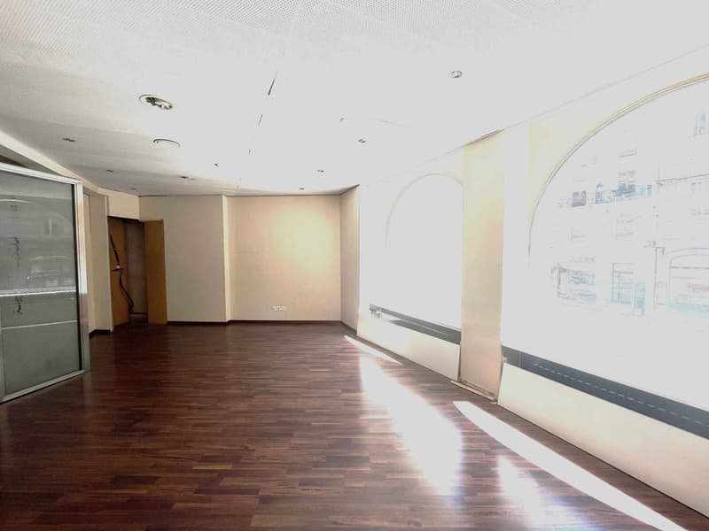 Arcade - Visibilità ottimale - vicino alla stazione di Cornavin (4)