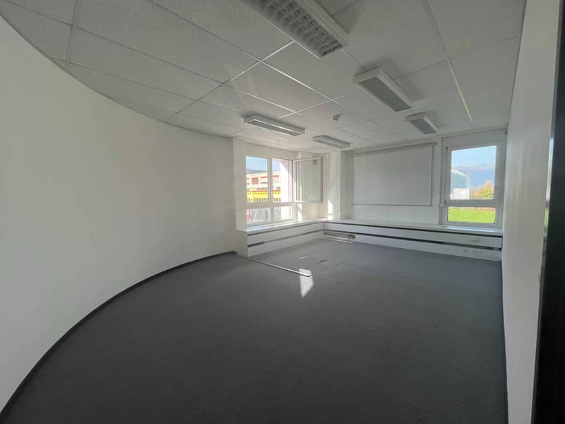 Uffici 480m2 luminosi vicino all'aeroporto e alla Place des Nations (2)