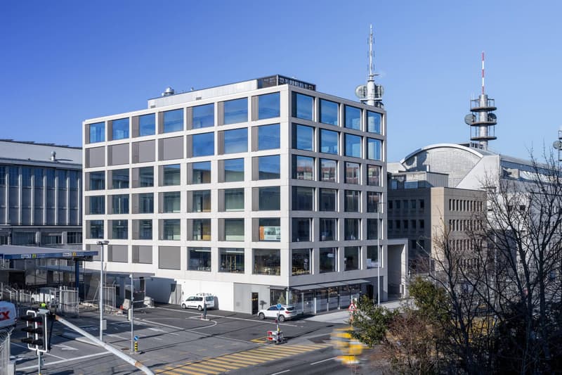 Modern and bright offices for rent in the airport sector (1)