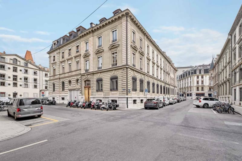 Verwaltungsgebäude mit etwa 1300m2 - Bankenviertel (1)