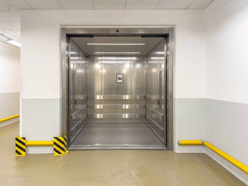 Surface polyvalente de 180 m² Chemin du Château-Bloch 10 (6)