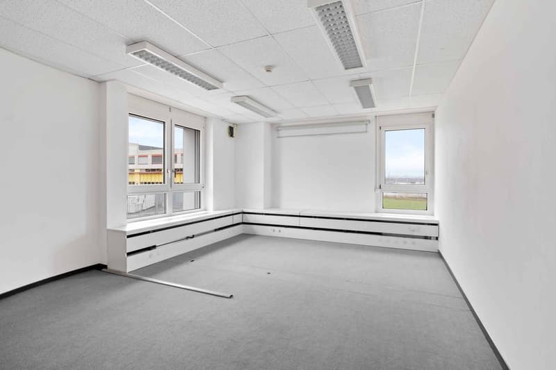 Bureaux de 114m2 lumineux à proximité de l'aéroport et de la Place des Nations (2)