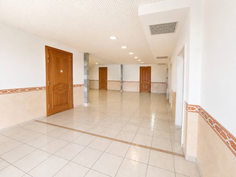 BUREAUX 230 M² - Proche Aéroport (3)