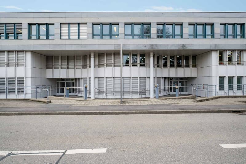 Bureaux de 266m2 lumineux à proximité de l'aéroport et de la Place des Nations (1)