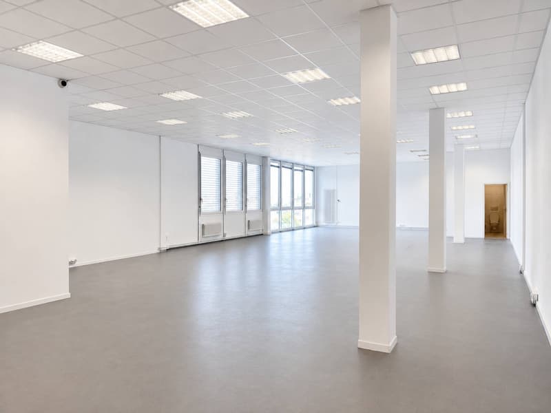 Surface polyvalente de 180 m² Chemin du Château-Bloch 10 (2)