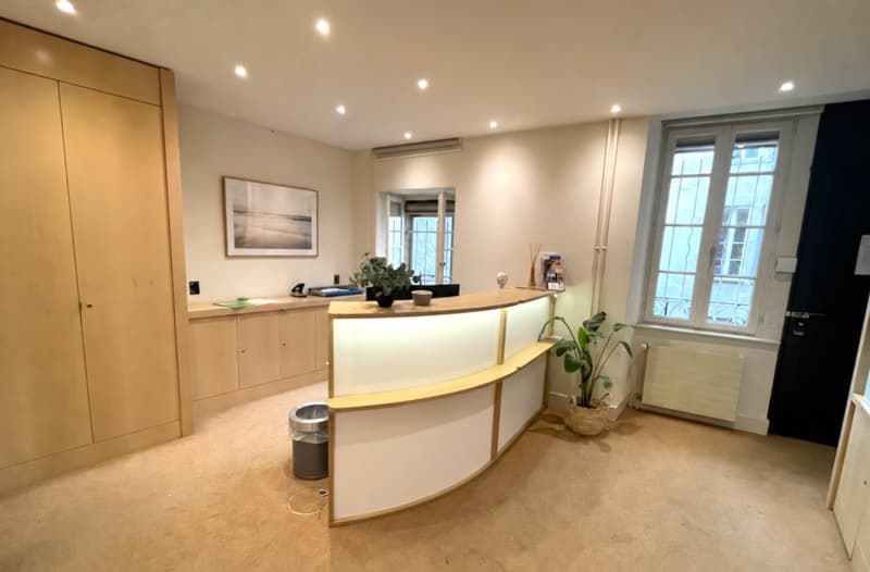Bureau 158m2 - Vieille-Ville (2)