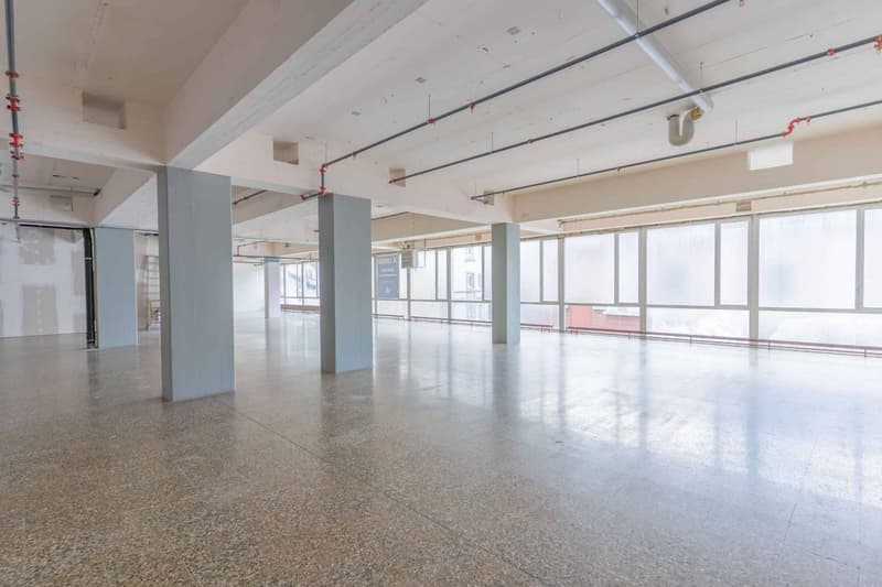 Dépôt, stockage de 100 m2 à louer au Locle (1)
