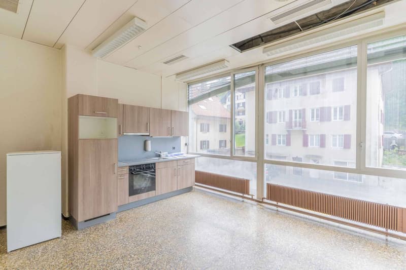 Dépôt, stockage de 100 m2 à louer au Locle (3)