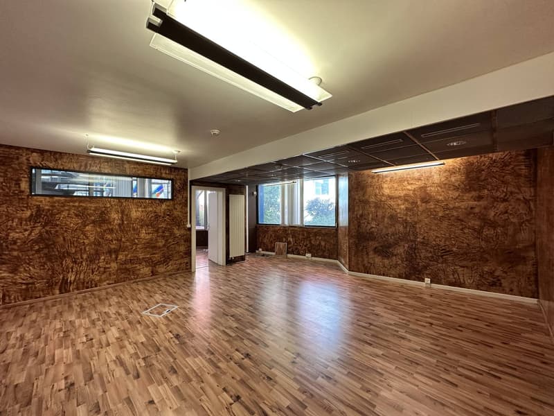 Showroom, offices, premises of 180 m2 for rent in La Chaux-de-Fonds (5)