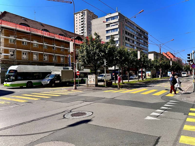 Moderne und helle Büros 159 m2 zur Miete in La Chaux-de-Fonds (1)