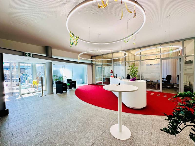 Arcade of 177 m2 ideally located in front of Sierre train station (2)