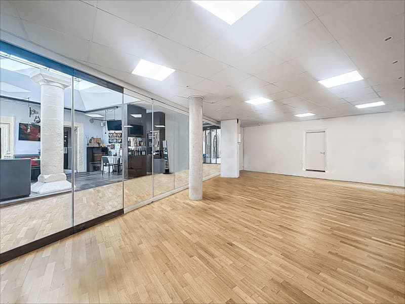 Prächtige Arcade von 26 m2 zur Miete im Zentrum von Neuchâtel (3)