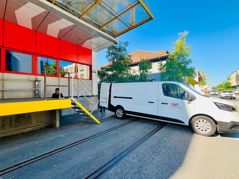 Lausanne: Industrieller und kommerzieller Raum im Erdgeschoss (6)