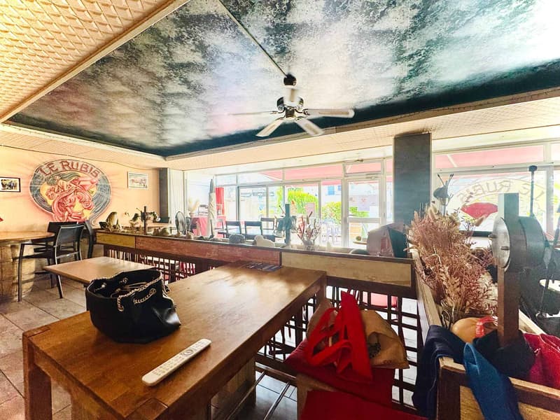 Commercial arcade, 100 m2 tea room for rent in Conthey (2)